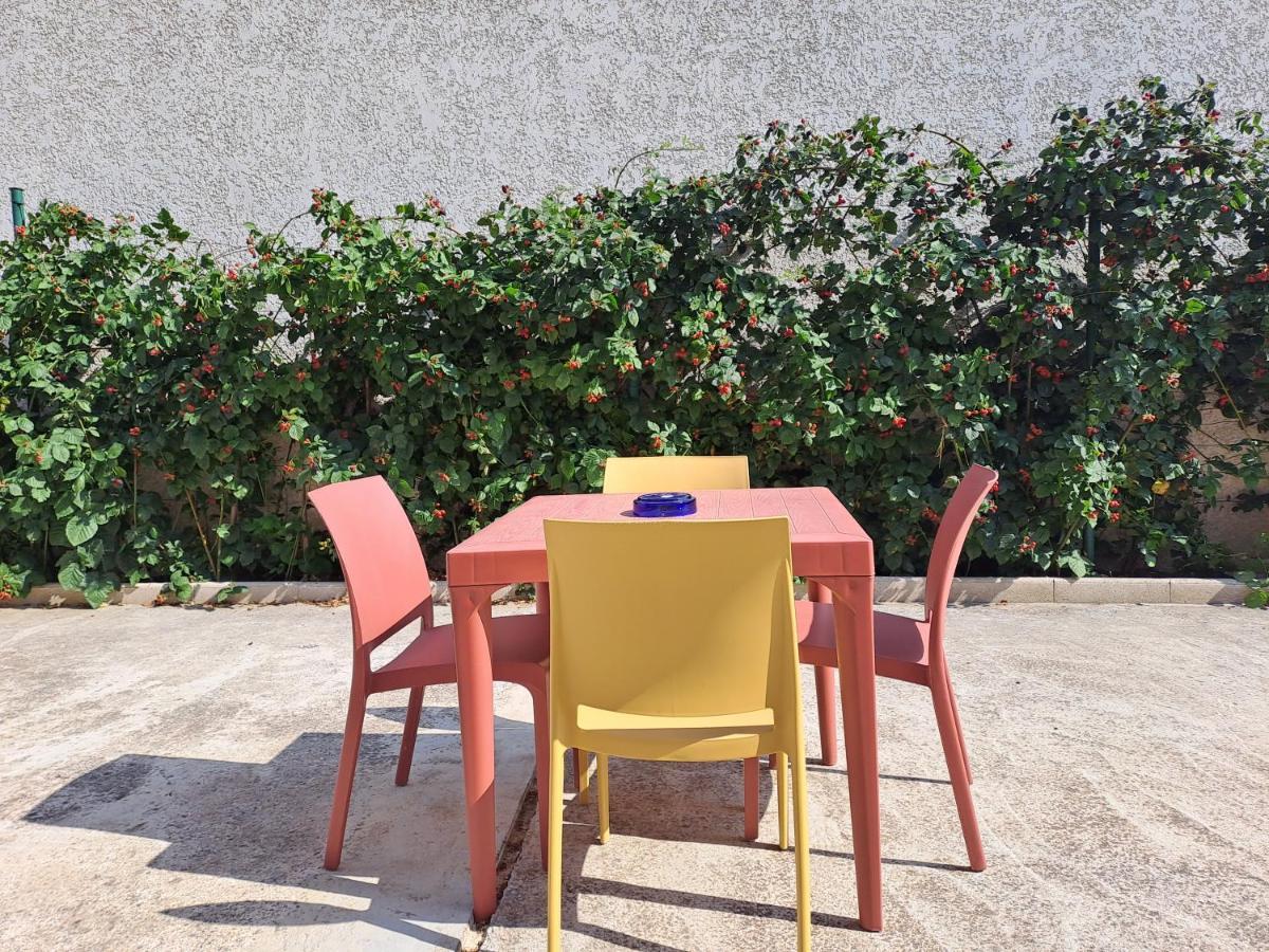 Appartement Avec Exterieur Et Parking Gratuit Perpignan Kültér fotó