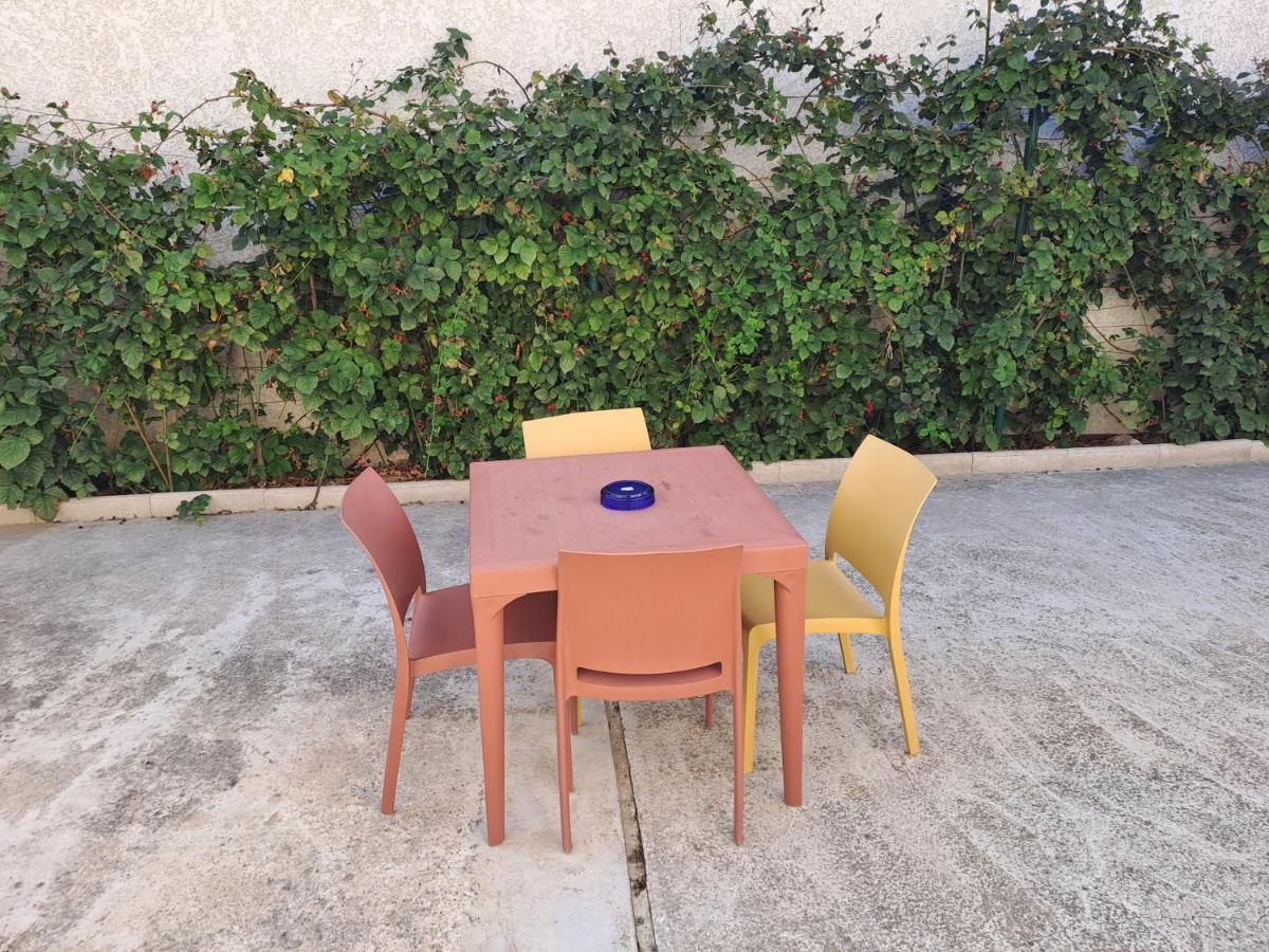 Appartement Avec Exterieur Et Parking Gratuit Perpignan Kültér fotó